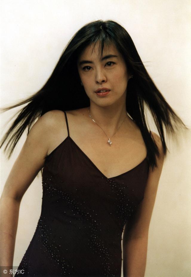 王祖贤的古典美:《倩女幽魂》中一袭素衣迷倒了多少观众