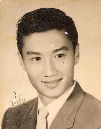 谢贤年轻时照片曝光,比他儿子谢霆锋还帅,网友:他的一生没白活