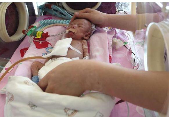 小姑子半夜要吃饺子,嫂子没包被老公抽嘴巴,离家20分钟全家瘫地