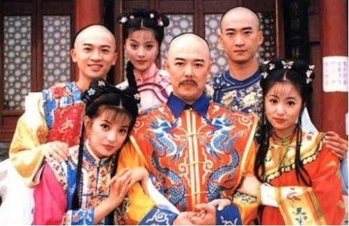 柳红陈莹晒与杨紫的合照，幽默回应《还珠格格》感情戏，好可爱