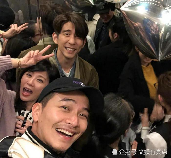 修杰楷过生日,贾静雯晒庆生照,一脸甜蜜引关注!