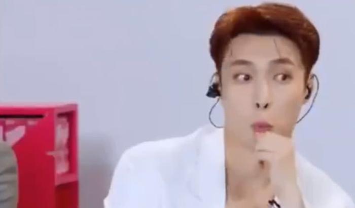 嘉羿被蔡依林“索吻”,张艺兴的表情很真实,欧阳靖直接摔水瓶