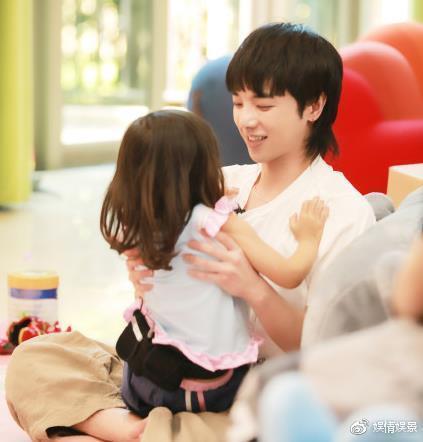 放开我baby 华晨宇哈琳高甜互动 黄景瑜豪豪相爱相杀?