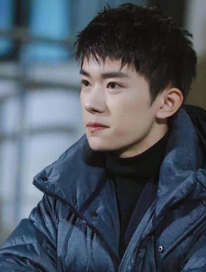 三大艺术院校校服pk中戏一件难求,看到千玺后,看来又要涨价了