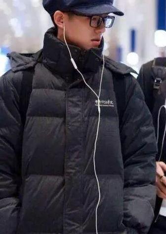 三大艺术院校校服pk中戏一件难求,看到千玺后,看来又要涨价了