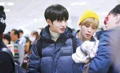 三大艺术院校校服pk中戏一件难求,看到千玺后,看来又要涨价了