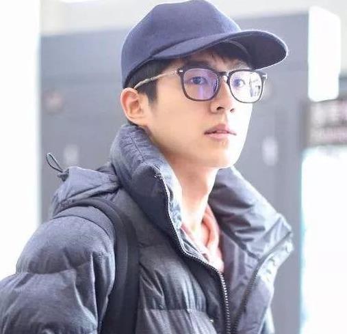 三大艺术院校校服pk中戏一件难求,看到千玺后,看来又要涨价了