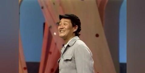 赵本山也去世了?赵本山相片被当遗像:剧组特意把照片p成黑白色