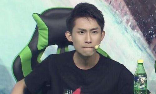 梦泪惊了!他偷对面水晶一战成名!而这个玩家把对面的泉水都拆了