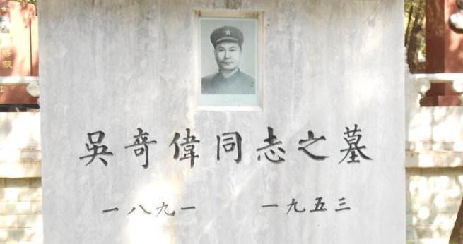 他虽是红军的手下败将,但和日军作战却有勇有谋,后在1949年起义