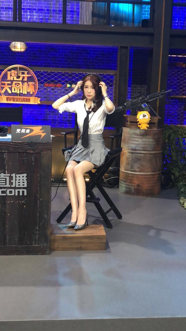 天命杯邀请美女主播担任解说,网友:看解说就好了