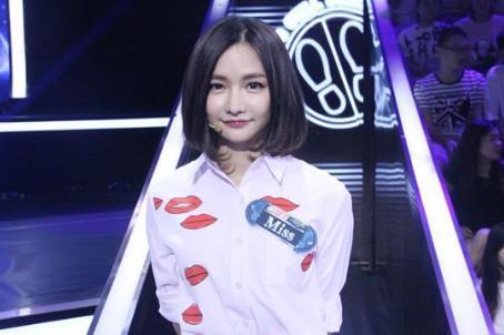 天命杯邀请美女主播担任解说,网友:看解说就好了