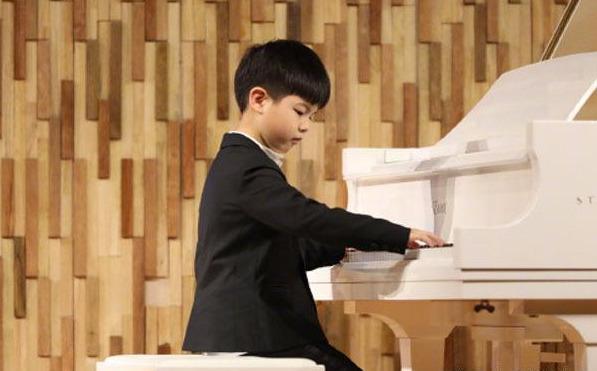 胡可分享小鱼儿日常:两个儿子两种画风,都长大了