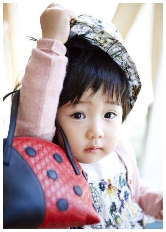 韩国天然美女李英爱的女儿,成为韩国明星子女中颜值的佼佼者!