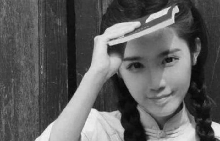 她有2次婚姻,2任丈夫都官拜国军中将,被称为民国奇女子