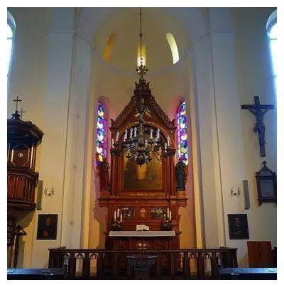 奥地利这座500年小镇,依山伴水,在云雾中若隐若现犹如仙境