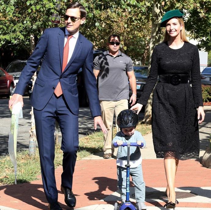 特朗普12岁儿子颜值太高,身高快赶上190cm父亲,真正的高富帅