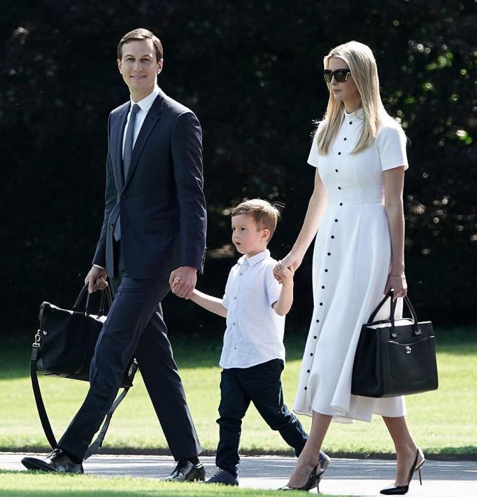 特朗普12岁儿子颜值太高,身高快赶上190cm父亲,真正的高富帅