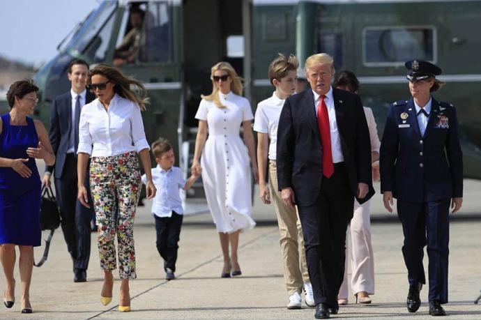 特朗普12岁儿子颜值太高,身高快赶上190cm父亲,真正的高富帅