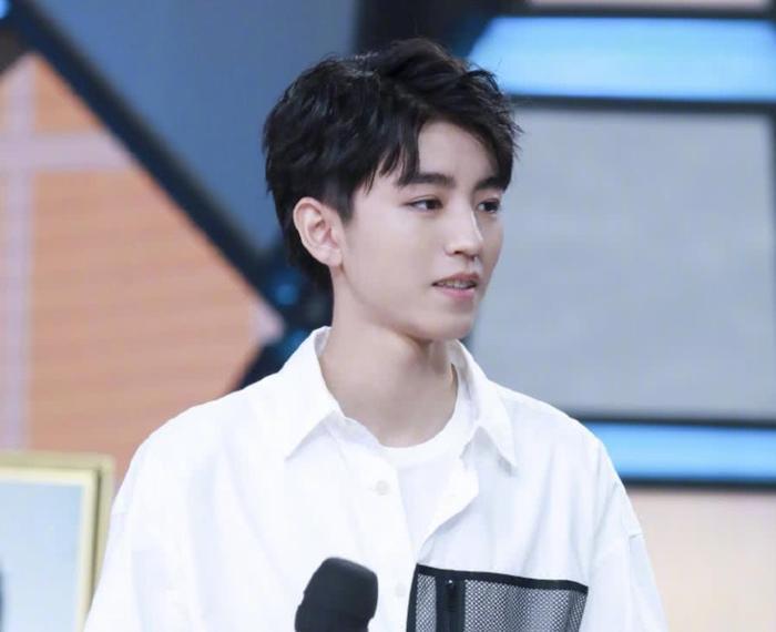 王俊凯180,仝卓184,两人同框亮相后,真实身高一目了然