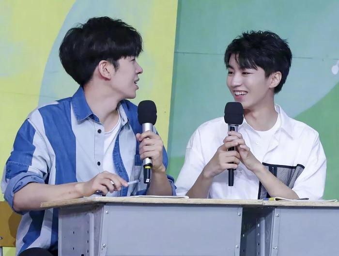 王俊凯180,仝卓184,两人同框亮相后,真实身高一目了然