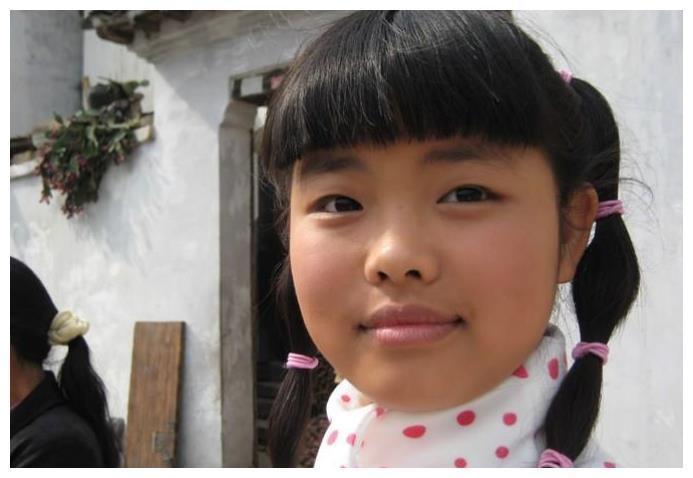 王莎莎终于变美了,告别香肠嘴以后,她的学历还提升了新高度!