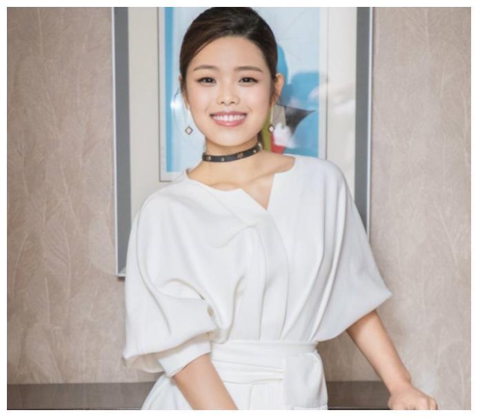 王莎莎终于变美了,告别香肠嘴以后,她的学历还提升了新高度!