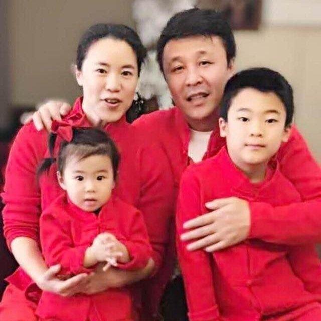 王楠生活有多幸福,老公送了一整条街给她,与儿子接机都上热搜!