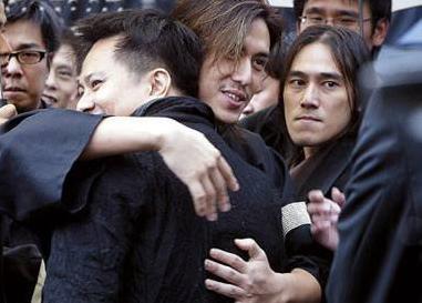 他父亲是黑社会老大,连向华强都不敢惹,他却比王思聪低调多了!