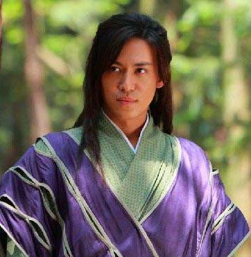 他父亲是黑社会老大,连向华强都不敢惹,他却比王思聪低调多了!