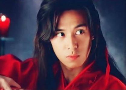 他父亲是黑社会老大,连向华强都不敢惹,他却比王思聪低调多了!