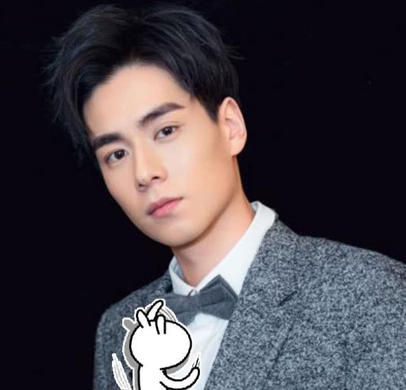 胡一天“偷亲”胡冰卿发丝,用前置摄像拍照留念,这么甜的吗?