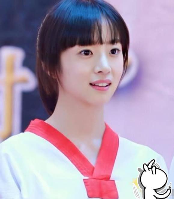 胡一天“偷亲”胡冰卿发丝,用前置摄像拍照留念,这么甜的吗?