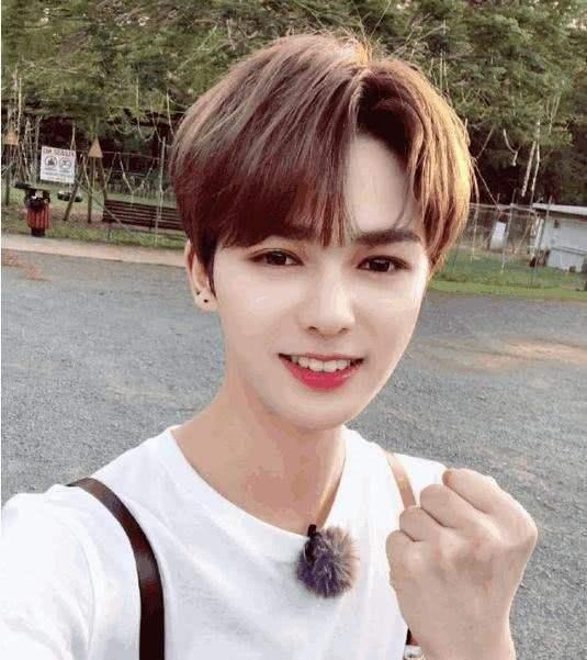 抄袭,模仿韩国娱乐,更可怕的是引进娘炮文化,是该适可而止了