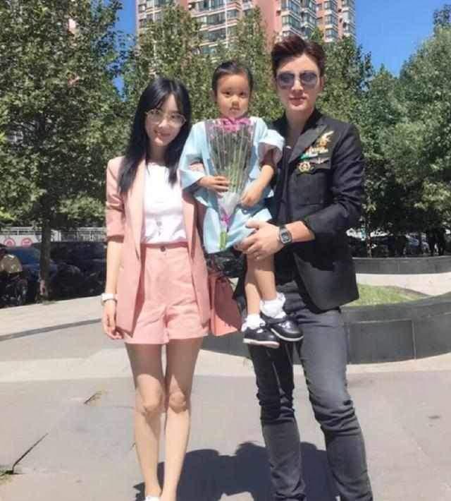 网曝:贾乃亮李小璐已和好如初,李小璐晒孕检单?还是双胞胎