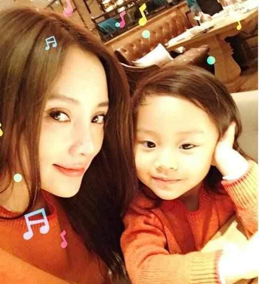 网曝:贾乃亮李小璐已和好如初,李小璐晒孕检单?还是双胞胎