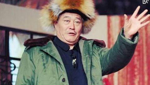 娱乐资讯:赵本山的现任妻子现身街头,53岁马丽娟打扮得体