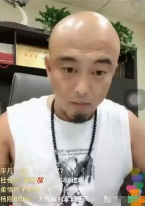 网红百万星光五哥吐槽刘叉叉给刘妈随礼少,网友:随多少碍你啥事