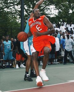 ​2002年造访洛克公园的科比，巨星相是与生俱来的 ！ -