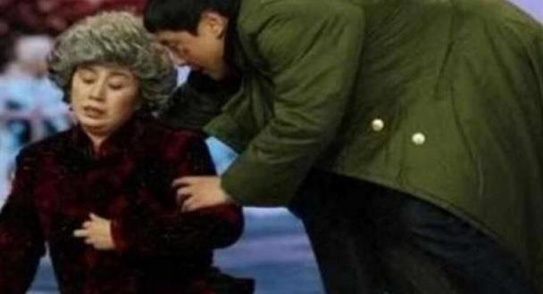 春晚小品失误集锦,赵本山沈腾失误无人发现,陈佩斯失误却成经典