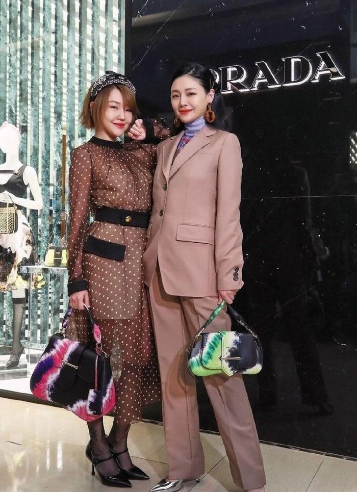 大小S合体捞金,一个霸道总裁一个仙女气质,上了年纪依旧状态好