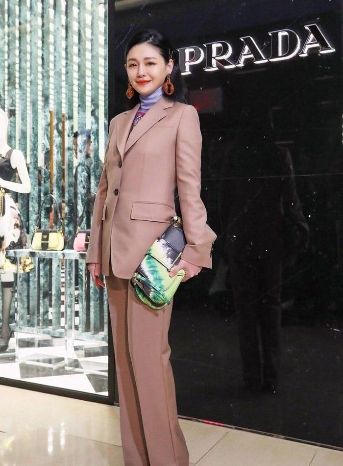 大小S合体捞金,一个霸道总裁一个仙女气质,上了年纪依旧状态好