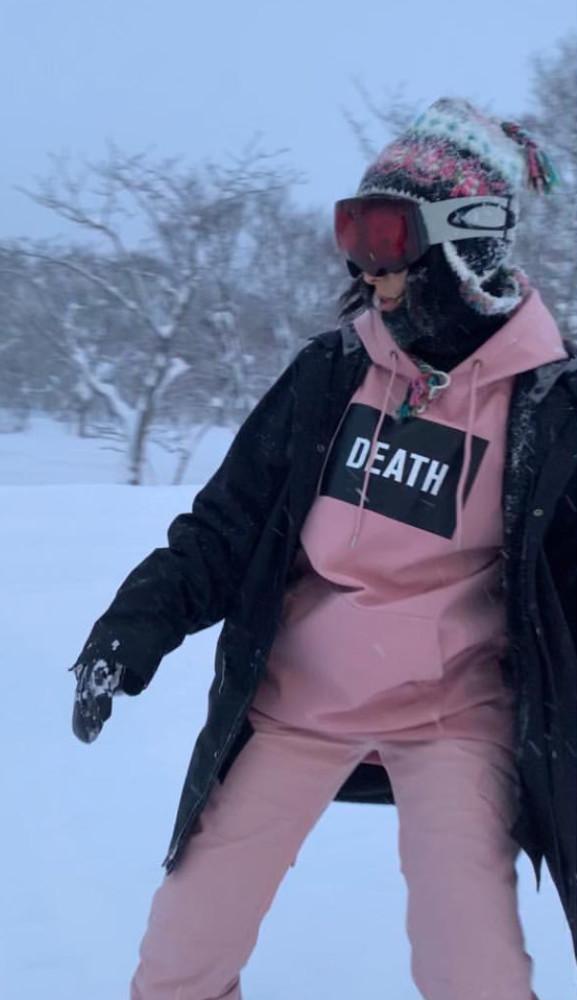 网友日本偶遇陈奕迅一家,14岁陈康堤身材高挑笑容可爱