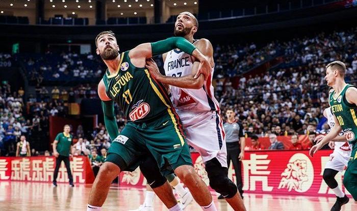 误判导致立陶宛出局!足球记者抨击:灾难性表现,体育场上的谋杀