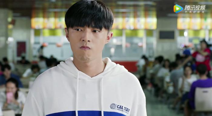 青春斗:赵聪1年后现身,一句话竟让向真后悔,怒扇自己3巴掌!