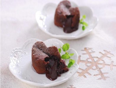 ​零失败制作爆浆巧克力熔岩蛋糕，新口感新感受，好吃到爆