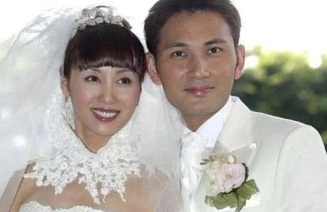 妈妈是郭可盈,爸爸是林文龙,从小就出生在豪门,如今9岁长这样