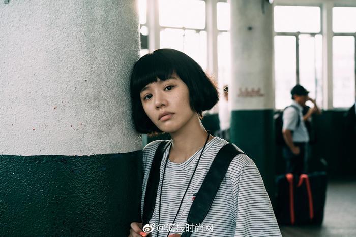 晒18岁素颜照,素颜出镜风雨云拍摄,清纯可人 网友