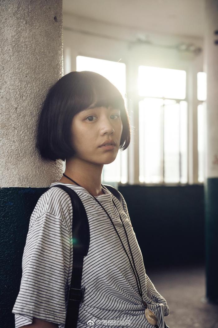 晒18岁素颜照,素颜出镜风雨云拍摄,清纯可人 网友