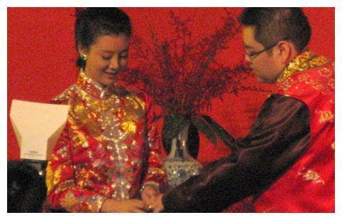 嫁山西首富仅2年被甩,其自曝受不了他的爱,分开后至今无人要